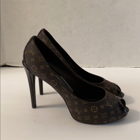 Louis Vuitton Heels - Picture 2 of 12